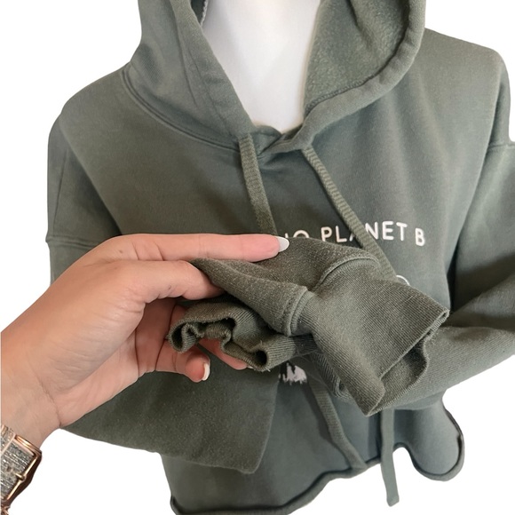 Nature lover Bella + Canvas Cropped Hoodie S - ‘No Planet B’ mountain st… - Picture 3 of 9